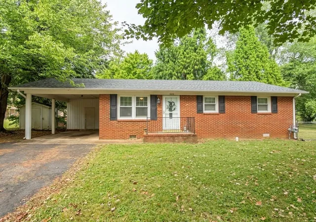 Photo 1 of Sale Pending at 1608 Belmont Dr, Murray, KY 42071 | MLS# 26028443 | Listing updated on 2026-10-18