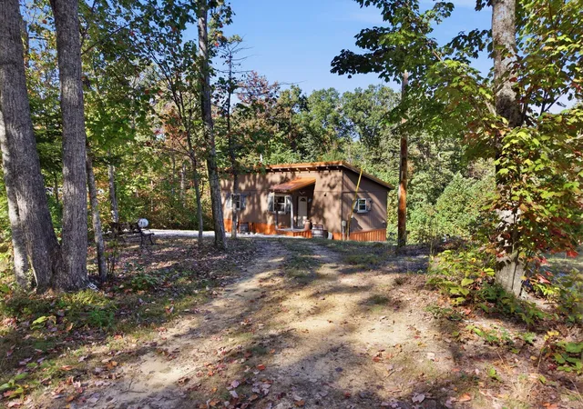 Photo 3 of Single family home for sale at 4523 Amos Ridge Rd, Frenchburg, KY 40322 | MLS# 26028232 | Listing updated on 2026-10-12