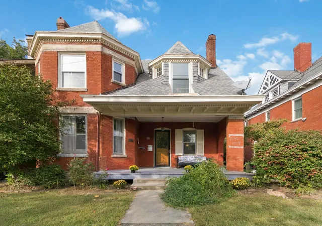 Photo 1 of Single family home for sale at 25 W Hickman St, Winchester, KY 40391 | MLS# 26028567 | Listing updated on 2026-10-19