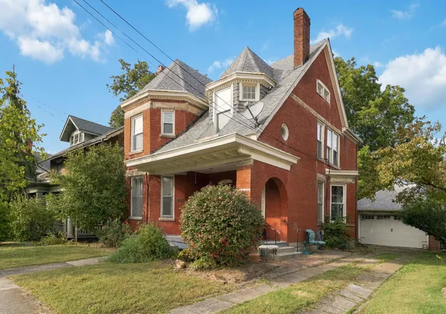 Photo 2 of Single family home for sale at 25 W Hickman St, Winchester, KY 40391 | MLS# 26028567 | Listing updated on 2026-10-19