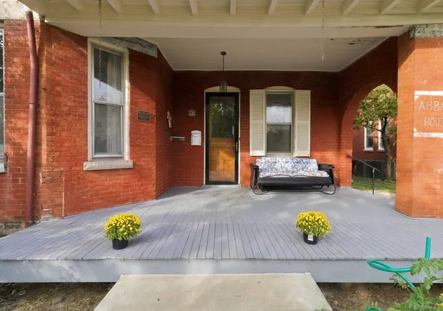 Photo 4 of Single family home for sale at 25 W Hickman St, Winchester, KY 40391 | MLS# 26028567 | Listing updated on 2026-10-19