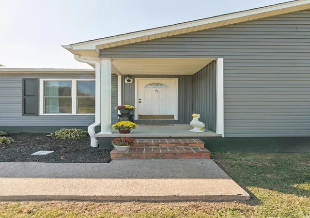 Photo 1 of Single family home for sale at 2085 State Route 303, Mayfield, KY 42066 | MLS# 26028251 | Listing updated on 2026-10-13