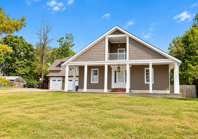 Photo 2 of Single family home for sale at 765 Beaumont Ave, Harrodsburg, KY 40330 | MLS# 26028299 | Listing updated on 2026-10-20