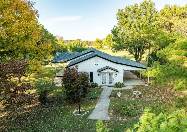 Photo 3 of Single family home for sale at 9981 Battlefield Memorial Hwy, Berea, KY 40403 | MLS# 26028349 | Listing updated on 2026-10-13