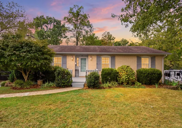 Photo 1 of Sale Pending at 3499 Ormond Cir, Lexington, KY 40517 | MLS# 26028626 | Listing updated on 2026-10-28