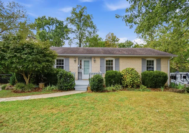 Photo 2 of Sale Pending at 3499 Ormond Cir, Lexington, KY 40517 | MLS# 26028626 | Listing updated on 2026-10-28