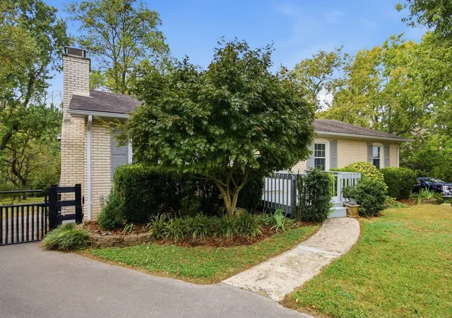 Photo 3 of Sale Pending at 3499 Ormond Cir, Lexington, KY 40517 | MLS# 26028626 | Listing updated on 2026-10-28