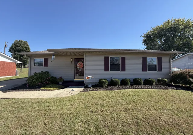 Photo 1 of Single family home for sale at 26 Holiday Rd, Winchester, KY 40391 | MLS# 26028523 | Listing updated on 2026-10-23
