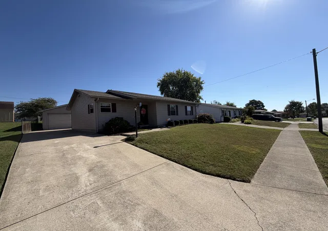 Photo 3 of Single family home for sale at 26 Holiday Rd, Winchester, KY 40391 | MLS# 26028523 | Listing updated on 2026-10-23