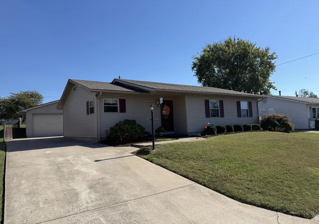 Photo 3 of Single family home for sale at 26 Holiday Rd, Winchester, KY 40391 | MLS# 26028523 | Listing updated on 2026-10-23