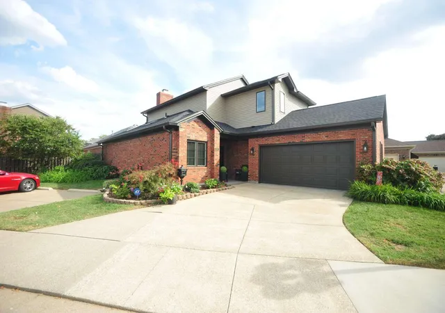Photo 1 of Single family home for sale at 2046 Sussex Pl, Owensboro, KY 42301 | MLS# 26028498 | Listing updated on 2026-10-14