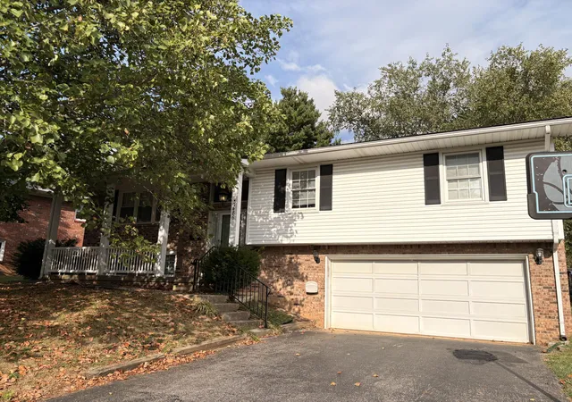 Photo 1 of Single family home for sale at 3486 Ormond Cir, Lexington, KY 40517 | MLS# 26028323 | Listing updated on 2026-10-13