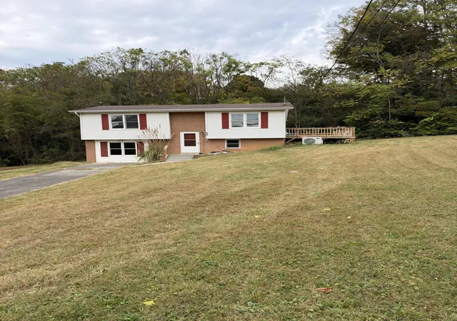 Single family home for sale at 50 Ford Dr, Mt Vernon, KY 40456 | MLS# 26028404