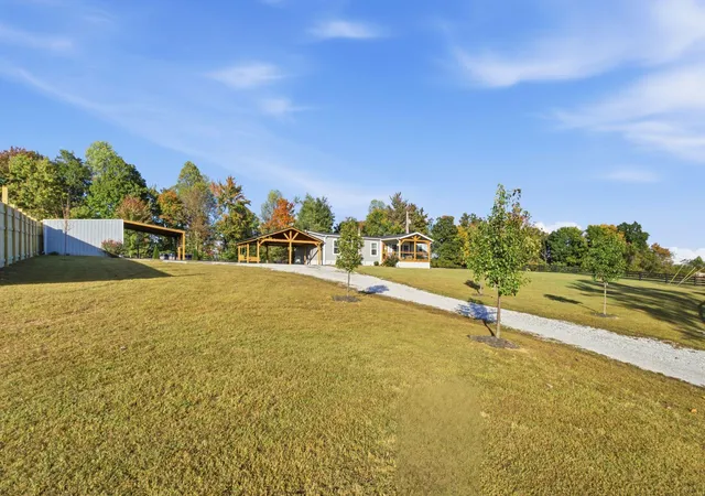 Single family home for sale at 19429 Highway 2004, McKee, KY 40447 | MLS# 26028506