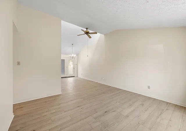 Photo 2 of Sale Pending at 3309 Hartston Dr, Lexington, KY 40515 | MLS# 26028416 | Listing updated on 2026-10-22