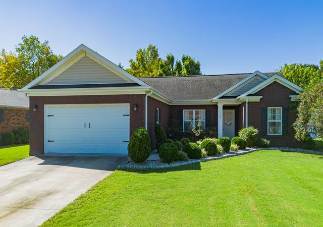 Photo 1 of Sale Pending at 1709 Holiday Dr, Murray, KY 42071 | MLS# 26028372 | Listing updated on 2026-10-16