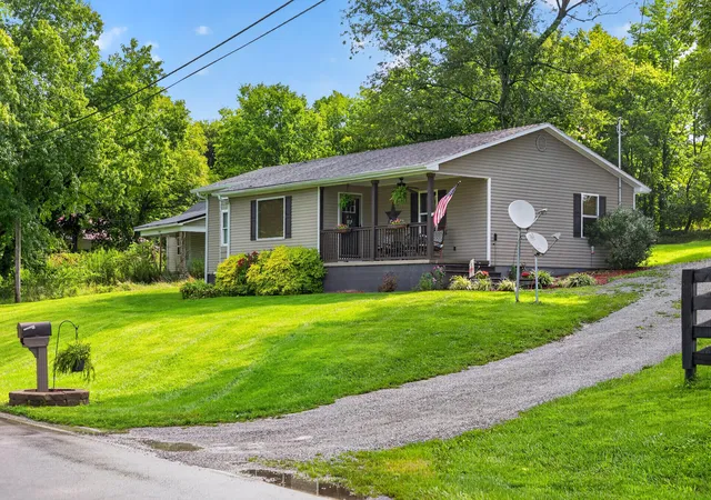 Photo 1 of Single family home for sale at 2983 Perryville Rd, Harrodsburg, KY 40330 | MLS# 26028355 | Listing updated on 2026-10-13