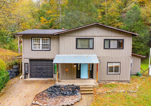 Photo 1 of Single family home for sale at 866 Cotton Bnd Rd, Manchester, KY 40962 | MLS# 26028441 | Listing updated on 2026-10-14