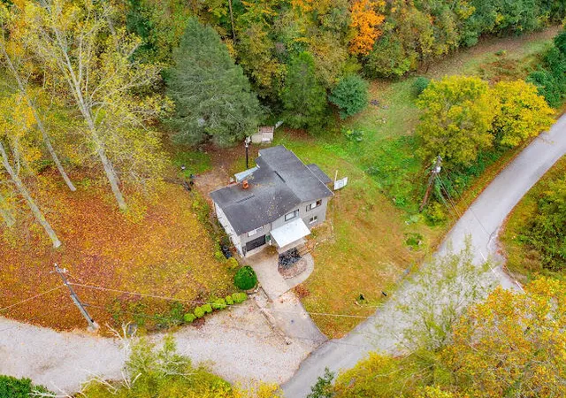 Photo 3 of Single family home for sale at 866 Cotton Bnd Rd, Manchester, KY 40962 | MLS# 26028441 | Listing updated on 2026-10-14