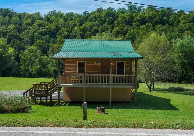 Photo 2 of Single family home for sale at 1235 S Fork Rd, Beattyville, KY 41311 | MLS# 26028999 | Listing updated on 2026-10-20