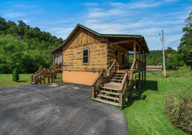 Photo 3 of Single family home for sale at 1235 S Fork Rd, Beattyville, KY 41311 | MLS# 26028999 | Listing updated on 2026-10-20