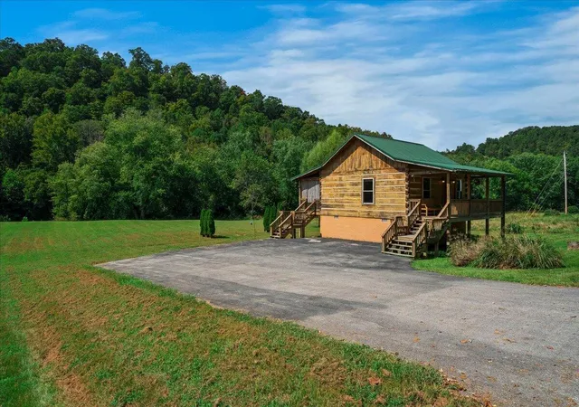 Photo 4 of Single family home for sale at 1235 S Fork Rd, Beattyville, KY 41311 | MLS# 26028999 | Listing updated on 2026-10-20