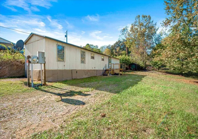 Photo 2 of Single family home for sale at 185 Slate Lick Rd, London, KY 40741 | MLS# 26028531 | Listing updated on 2026-10-21