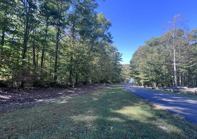 Photo 1 of Sale Pending at 29 Brush Mountain Cir, Miracle, KY 40856 | MLS# 26028384 | Listing updated on 2026-10-16
