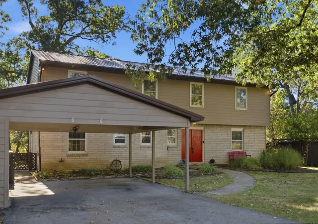 Photo 2 of Single family home for sale at 418 Estill St, Berea, KY 40403 | MLS# 26028547 | Listing updated on 2026-10-18