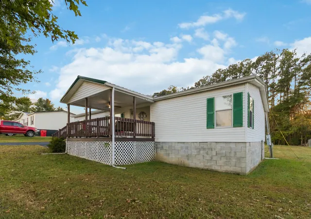 Photo 3 of Sale Pending at 385 Whitson School Rd, London, KY 40741 | MLS# 26028437 | Listing updated on 2026-10-19