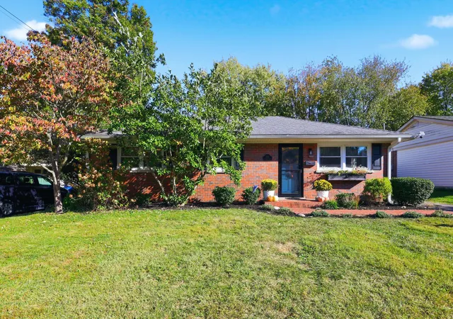 Photo 4 of Single family home for sale at 1028 Camellia Dr, Lexington, KY 40504 | MLS# 26028568 | Listing updated on 2026-10-28