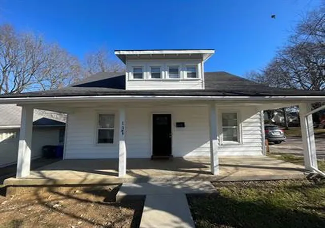 Photo 1 of Single family home for sale at 137 Locust Ave, Lexington, KY 40505 | MLS# 26028459 | Listing updated on 2026-10-14