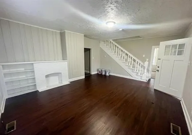 Photo 2 of Single family home for sale at 137 Locust Ave, Lexington, KY 40505 | MLS# 26028459 | Listing updated on 2026-10-14