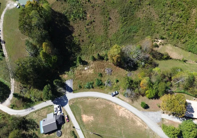 Photo 4 of Sale Pending at 203 Poplar Holw Rd, London, KY 40744 | MLS# 26028448 | Listing updated on 2026-10-18