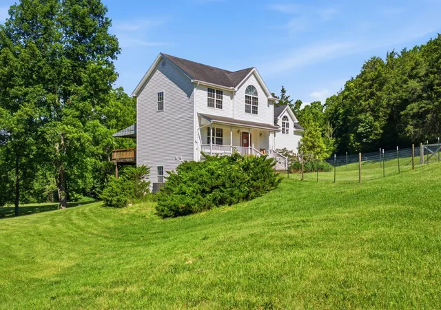 Photo 1 of Single family home for sale at 325 Eagle Cr Trl, Sadieville, KY 40370 | MLS# 26028471 | Listing updated on 2026-10-19