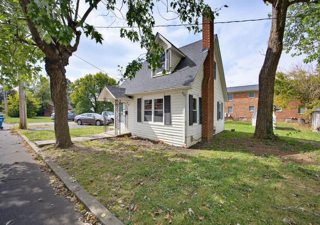 Photo 1 of Single family home for sale at 324 N East St, Harrodsburg, KY 40330 | MLS# 26028456 | Listing updated on 2026-10-15