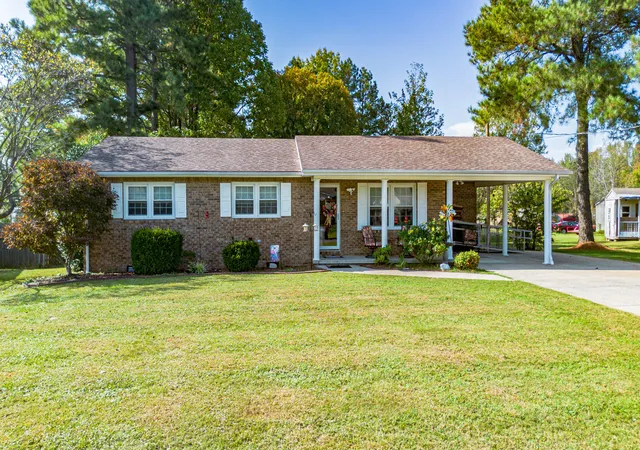 Photo 1 of Single family home for sale at 2025 Steve Dr, Paducah, KY 42003 | MLS# 26028862 | Listing updated on 2026-10-19