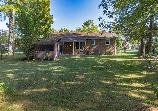 Photo 3 of Single family home for sale at 2025 Steve Dr, Paducah, KY 42003 | MLS# 26028862 | Listing updated on 2026-10-19