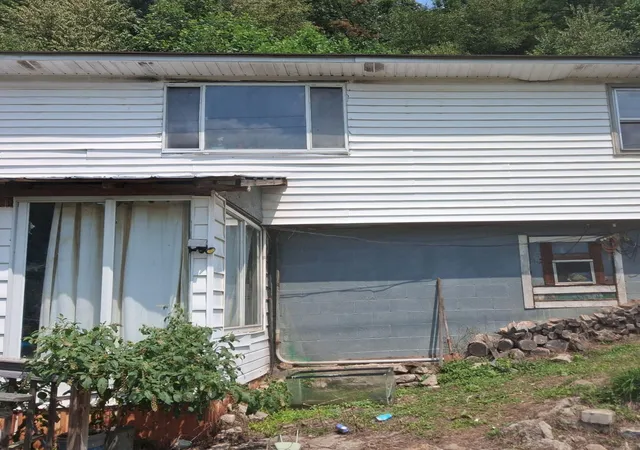 Photo 1 of Single family home for sale at 412 Bowen Ln, Inez, KY 41224 | MLS# 26028461 | Listing updated on 2026-10-14