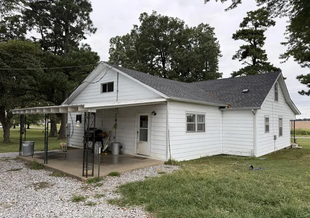 Photo 1 of Single family home for sale at 2371 State Route 94 W, Wingo, KY 42088 | MLS# 26028528 | Listing updated on 2026-10-14