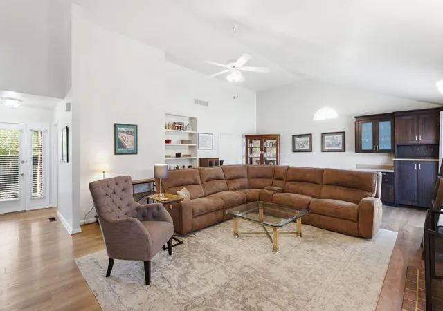 Photo 2 of Single family home for sale at 2208 Valencia Dr, Lexington, KY 40513 | MLS# 26028584 | Listing updated on 2026-10-16