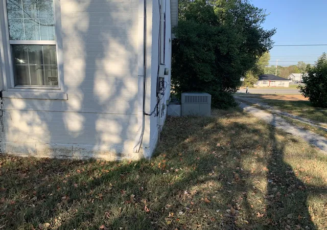 Photo 3 of Single family home for sale at 100 Hill St, Hopkinsville, KY 42240 | MLS# 26028501 | Listing updated on 2026-10-14