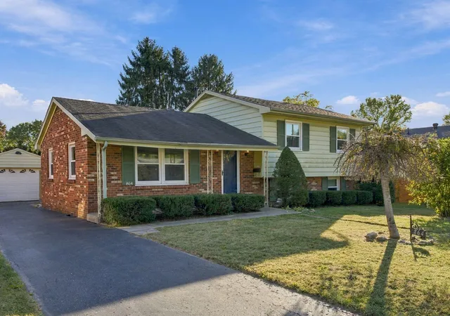 Photo 1 of Single family home for sale at 864 Pinkney Dr, Lexington, KY 40504 | MLS# 26028535 | Listing updated on 2026-10-15