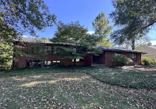 Photo 1 of Single family home for sale at 1010 Brand St, Mayfield, KY 42066 | MLS# 26028686 | Listing updated on 2026-10-17