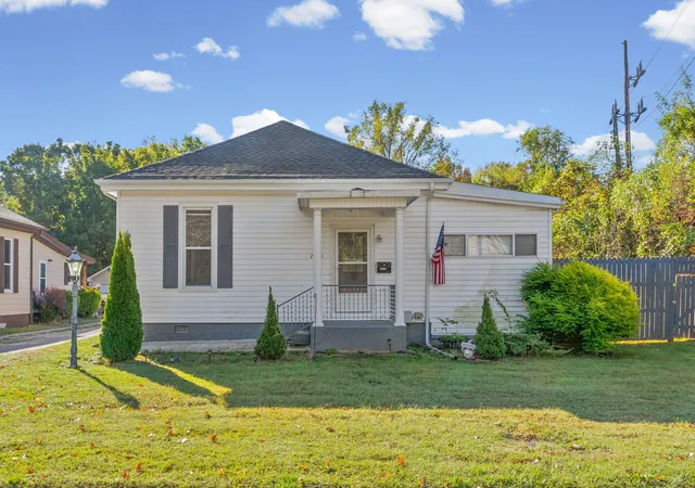 Photo 2 of Single family home for sale at 2420 S Main St, Hopkinsville, KY 42240 | MLS# 26028519 | Listing updated on 2026-10-14