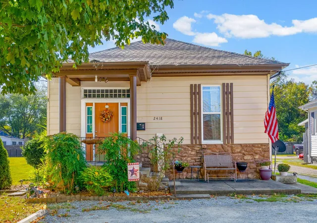 Photo 2 of Single family home for sale at 2418 S Main St, Hopkinsville, KY 42240 | MLS# 26028521 | Listing updated on 2026-10-14