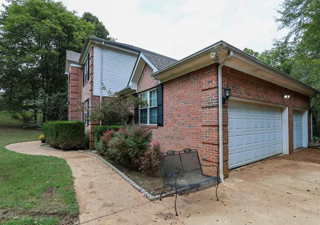 Photo 3 of Single family home for sale at 147 Mulberry Pl, Paducah, KY 42001 | MLS# 26028707 | Listing updated on 2026-10-16