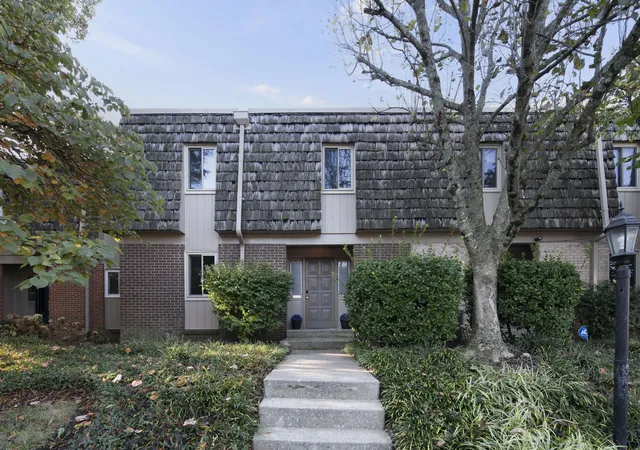 Photo 2 of Townhouse for sale at 3330 Montavesta Rd, Lexington, KY 40502 | MLS# 26029010 | Listing updated on 2026-10-21
