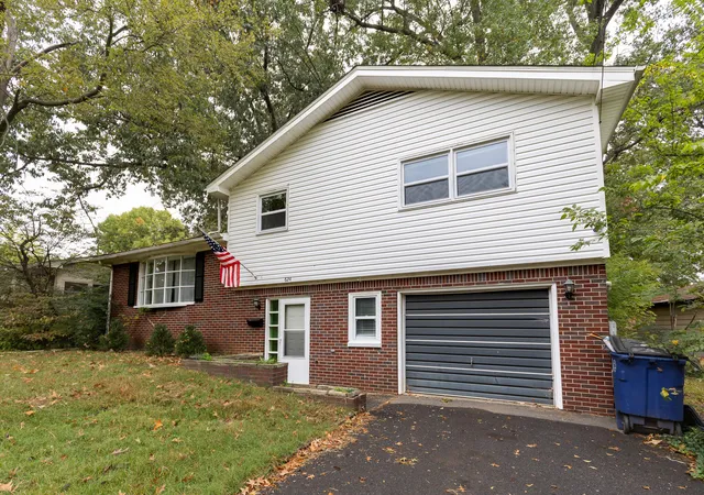 Photo 2 of Single family home for sale at 624 N 24th Street, Paducah, KY 42001 | MLS# 26028711 | Listing updated on 2026-10-20