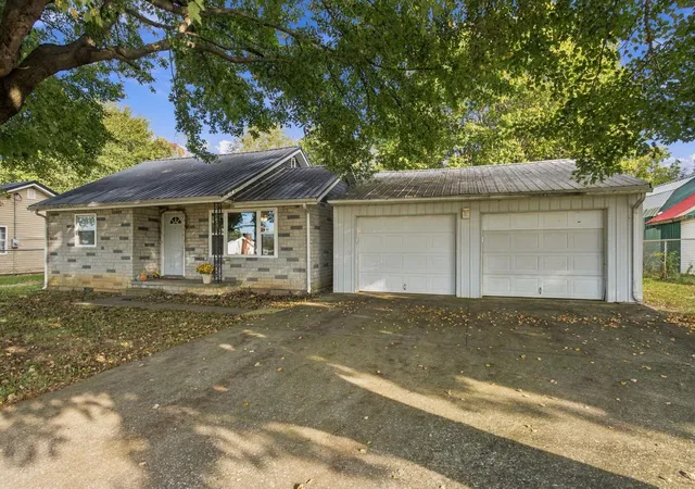 Photo 1 of Sale Pending at 229 Shearin Ave, Danville, KY 40422 | MLS# 26028566 | Listing updated on 2026-10-20